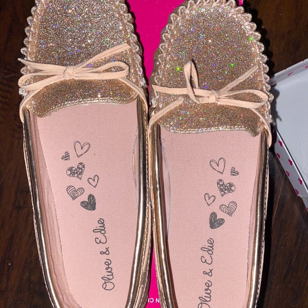 Rose gold moccasins NWT size kids 5 fits women’s 7